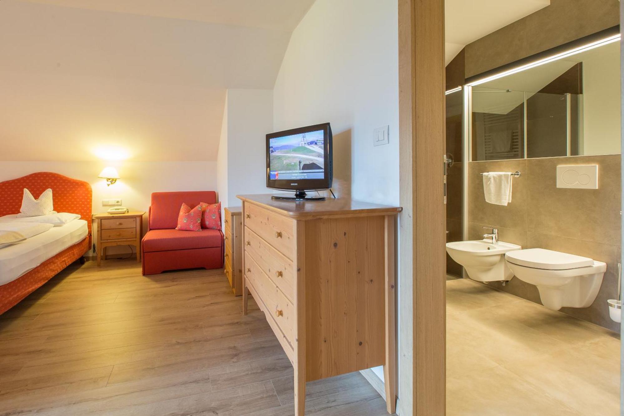 Hotel Krondlhof Brunico Oda fotoğraf